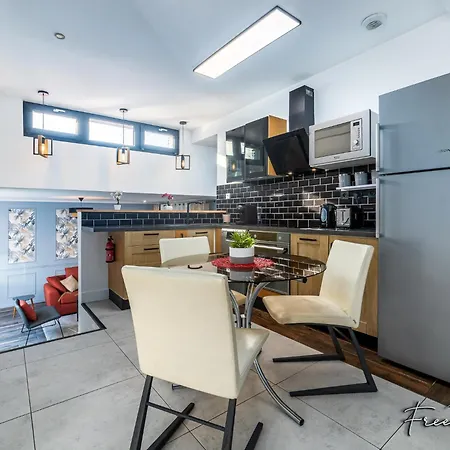 Ferienhaus Marvel House - Disneyland 5min, Private Parking, Terrace *