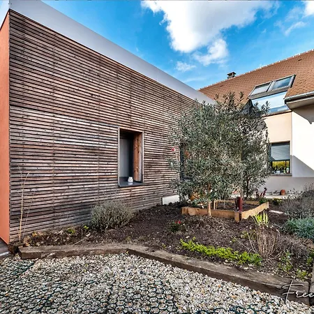 Marvel House - Disneyland 5min, Private Parking, Terrace Holiday home Magny-le-Hongre